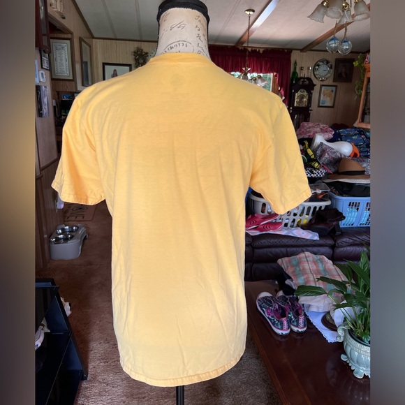 Women’s yellow Walt Disney World short sleeve tee shirt. - Picture 14 of 16